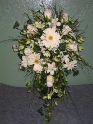 Flower Cottage Cortez wedding bridal bouquet white roses and daisies